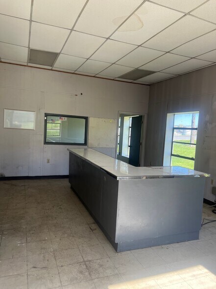 More Photos Of 294 Front Royal Rd, Strasburg Auto Repair For Lease