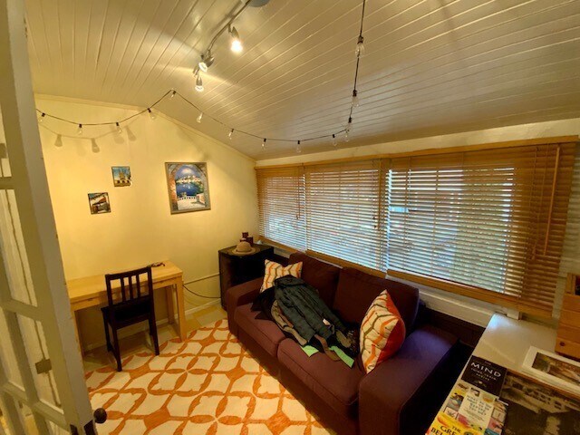 More Photos Of 1906 NW 25th Ave, Portland Apartments For Lease