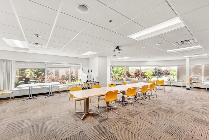 More Photos Of 150 Essjay Rd, Buffalo Office Residential For Lease