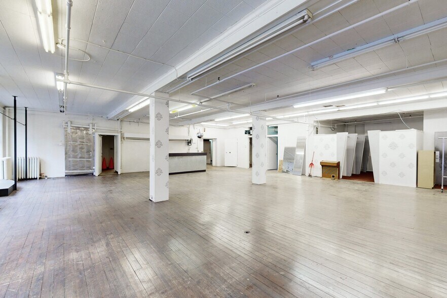 More Photos Of 10-14 Mccaul St, Toronto Office For Sale