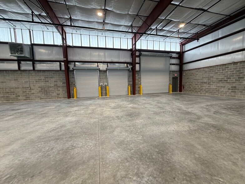 More Photos Of 5435 SW 6th Pl, Ocala Warehouse For Lease