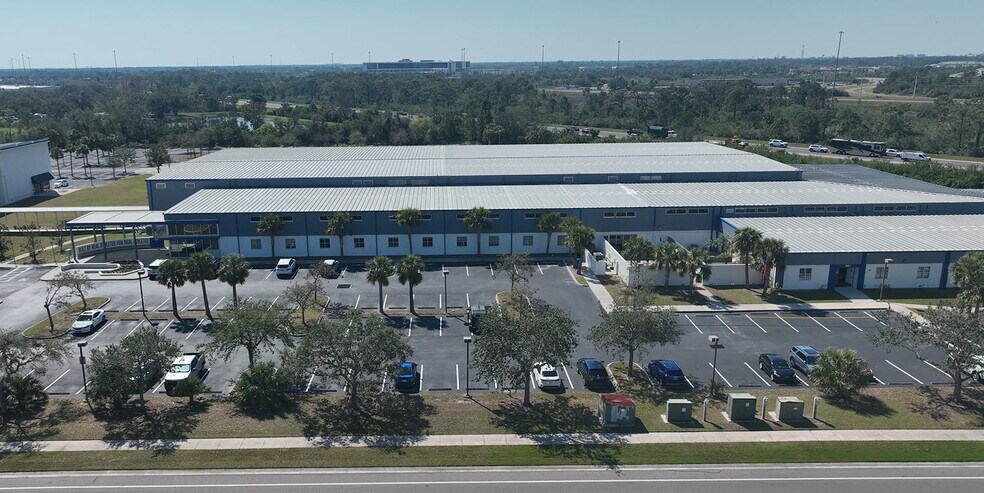 More Photos Of 201 Triple Diamond Blvd, North Venice Warehouse For Lease