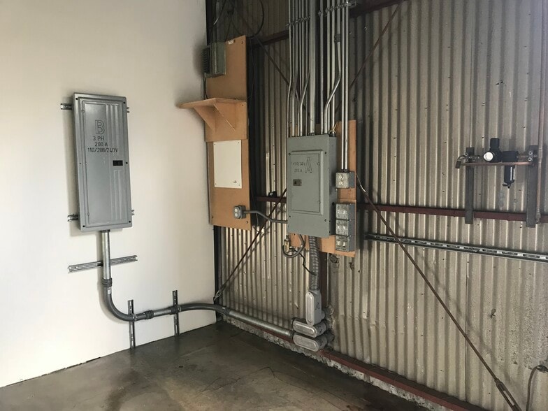More Photos Of 1330 Willow St, Los Angeles Flex For Lease