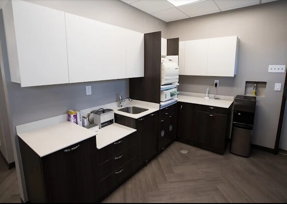 More Photos Of 12849 Magnolia Blvd, Van Nuys Medical For Sale