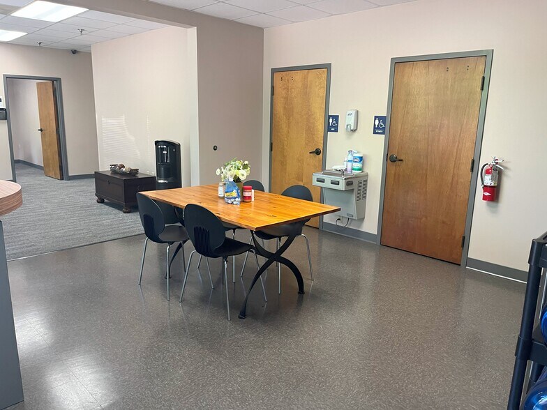 More Photos Of 3150 Stage Post Dr, Memphis Light Distribution For Lease