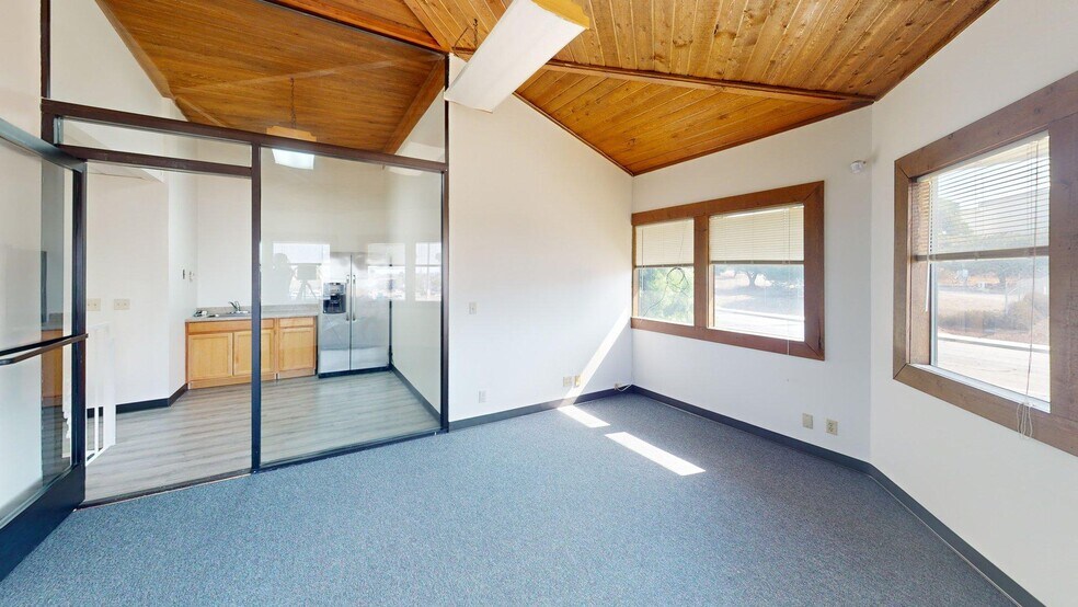 More Photos Of 1901-1907 Redondo Ave, Signal Hill Flex For Lease