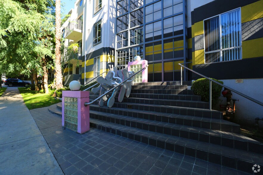 More Photos Of 884 Palm Ave, West Hollywood Apartments For Sale