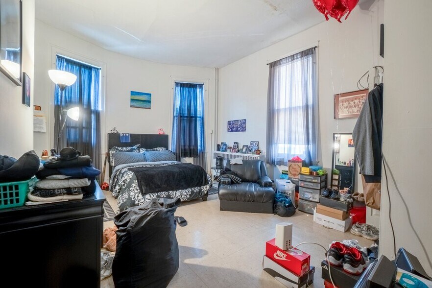 More Photos Of , Baltimore General Retail For Sale