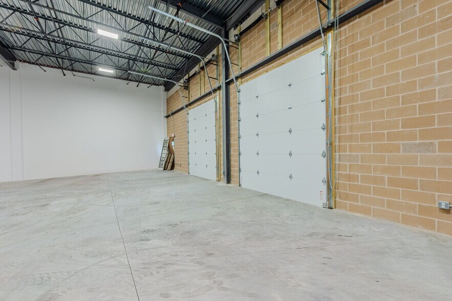 More Photos Of 410 Diamond State Blvd, Middletown Light Distribution For Lease