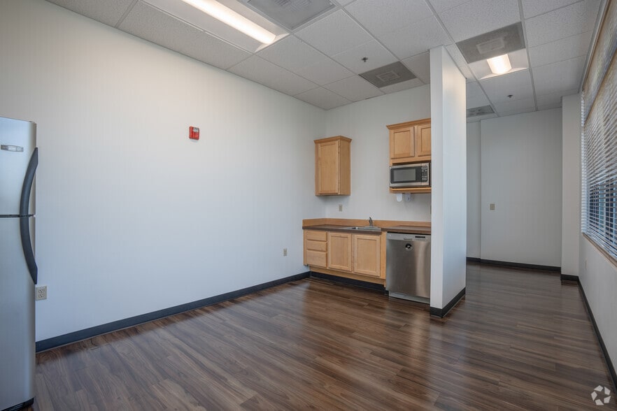 More Photos Of 17040 Pilkington Rd, Lake Oswego Office For Lease