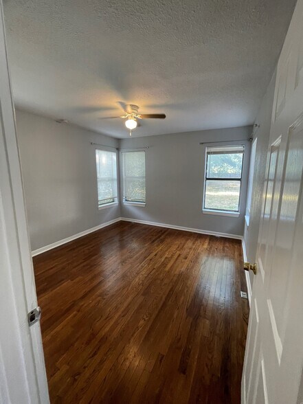 More Photos Of 1612 E Belt Line Rd, Carrollton Office For Sale