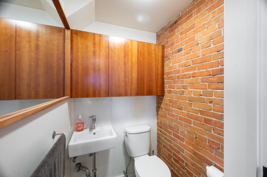 More Photos Of 2 Liberty St, Newburyport Office For Lease