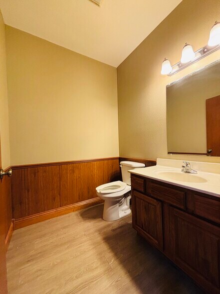 More Photos Of 1629 Harding Blvd, Cotter Medical For Sale