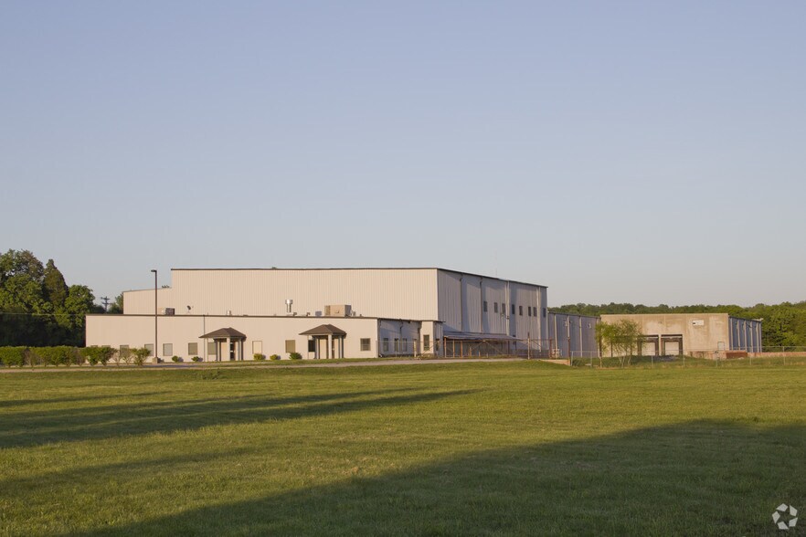 More Photos Of 8430 Horton Hwy, College Grove Distribution For Lease