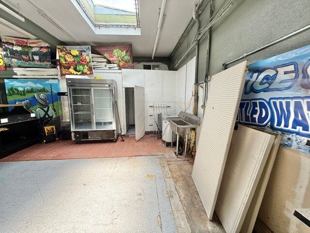 More Photos Of 5527 Geary Blvd, San Francisco Storefront Retail Residential For Lease