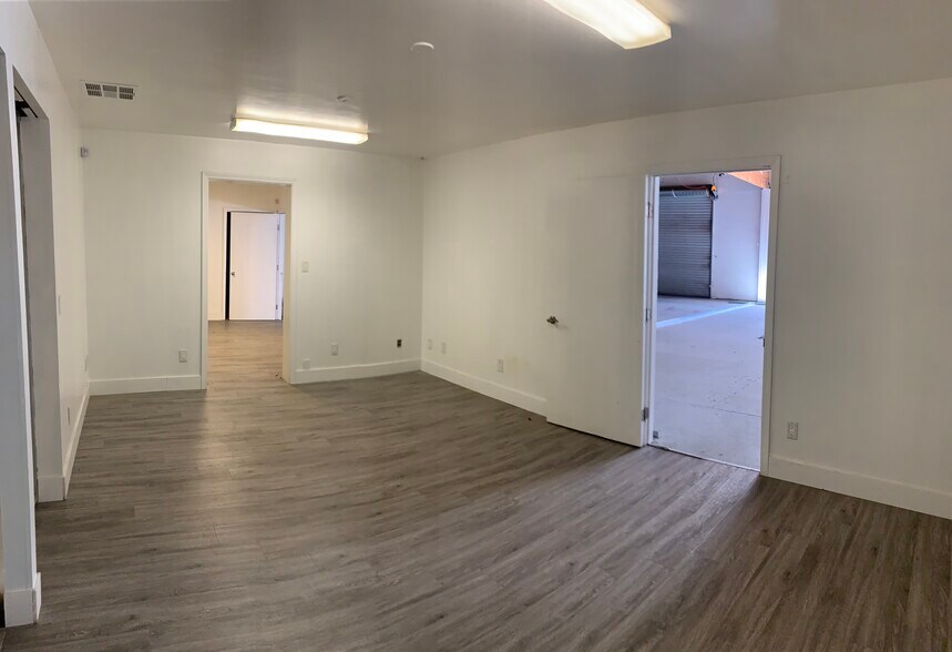More Photos Of 11020-11040 Mercantile Ave, Stanton Warehouse For Lease