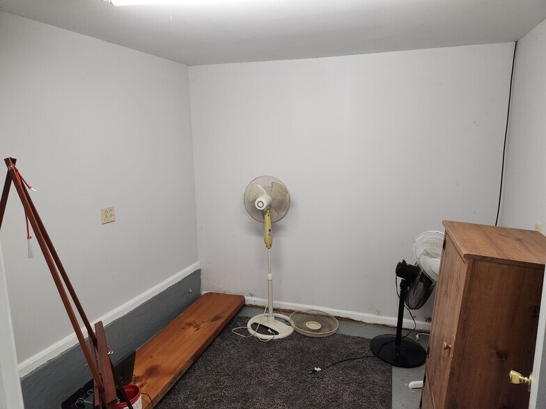 More Photos Of 92 Pine St, Laconia Convenience Store For Sale