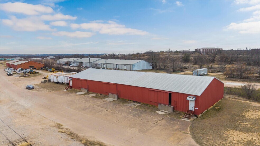 More Photos Of 1403 Blake Dr, Brownwood Warehouse For Sale