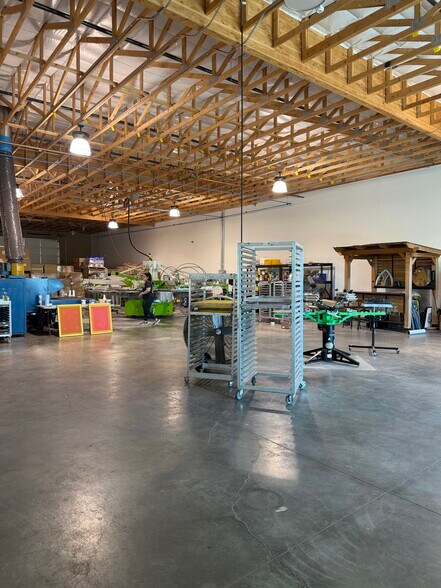 More Photos Of 7421 S 89th Pl, Mesa Showroom For Lease