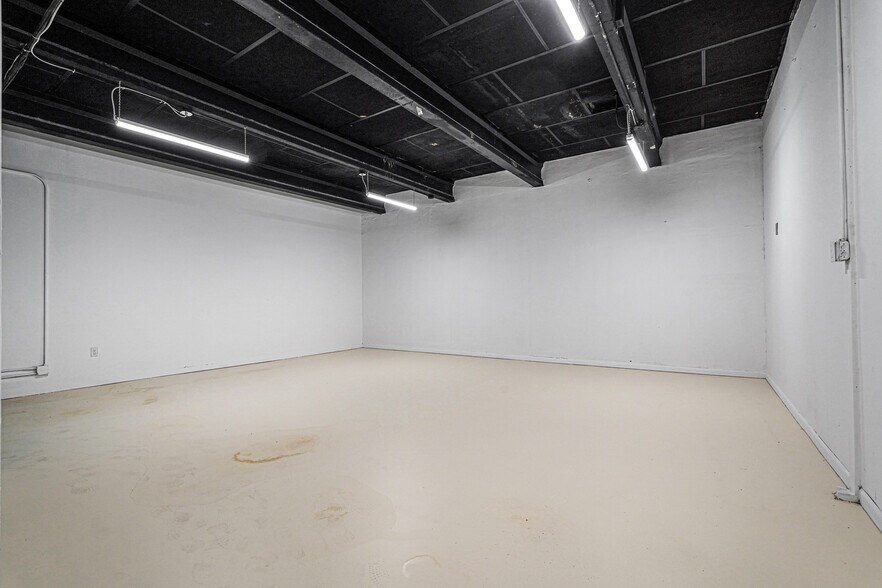 More Photos Of 1822 NW 22nd St, Miami Service For Sale