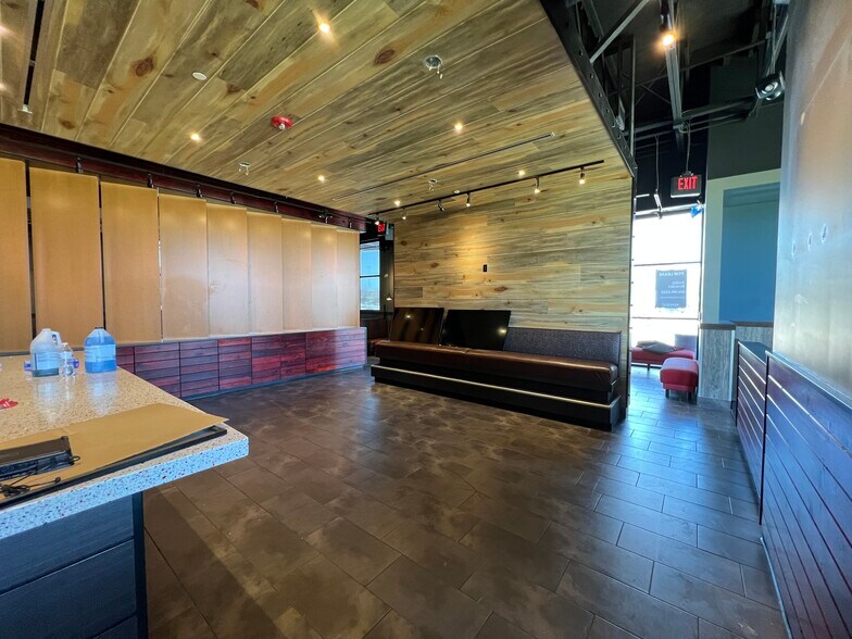 More Photos Of 1762 Galleria Blvd, Franklin Restaurant For Lease