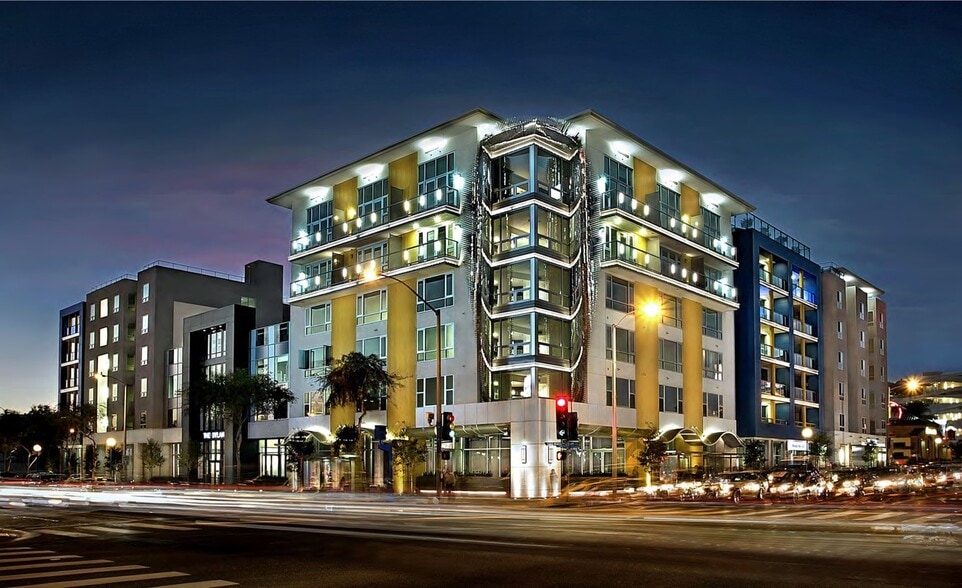 Primary Photo Of 7111 Santa Monica Blvd, West Hollywood Apartments For Lease