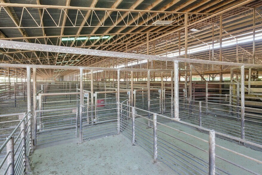 More Photos Of 2316 Marlin hwy, Waco Industrial For Sale