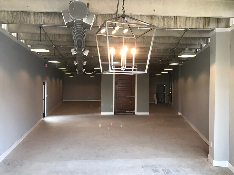 More Photos Of 1155 Franklin St, Clarksville Warehouse For Lease