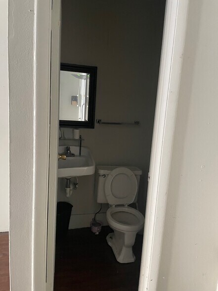 More Photos Of 4509 S Hopkins Ave, Titusville Unknown For Lease