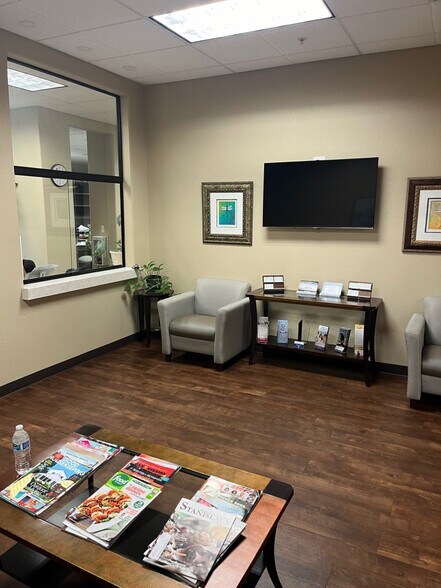 More Photos Of 1600 G St, Modesto Office For Sale