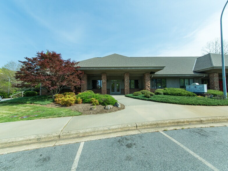 More Photos Of 900A Centrepark Dr, Asheville Medical For Sale