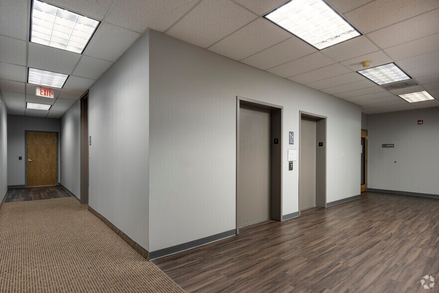 More Photos Of 220 Stoneridge Dr, Columbia Unknown For Lease