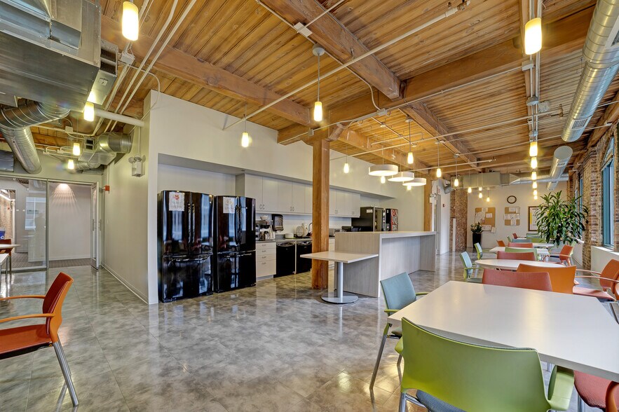 More Photos Of 560-566 W Lake St, Chicago Loft Creative Space For Lease