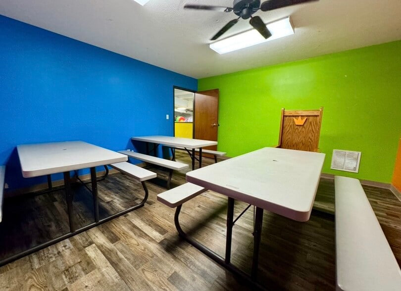 More Photos Of 2509 S 1st St, Terre Haute Showroom For Sale