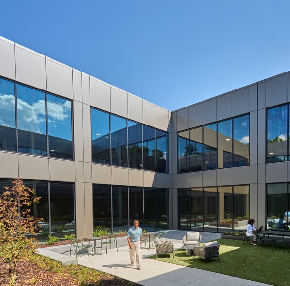 More Photos Of 5555 Windward Pky W, Alpharetta Loft Creative Space For Lease