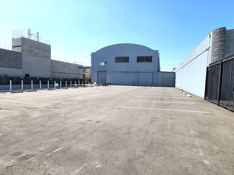 More Photos Of 1518 Paloma St, Los Angeles Warehouse For Sale