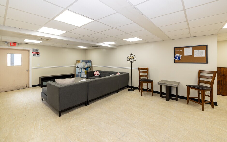 More Photos Of 111 Carleton Ave, Islip Terrace Medical For Lease