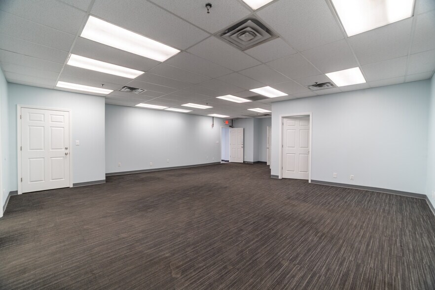 More Photos Of 125-127 Byassee Dr, Hazelwood Warehouse For Lease