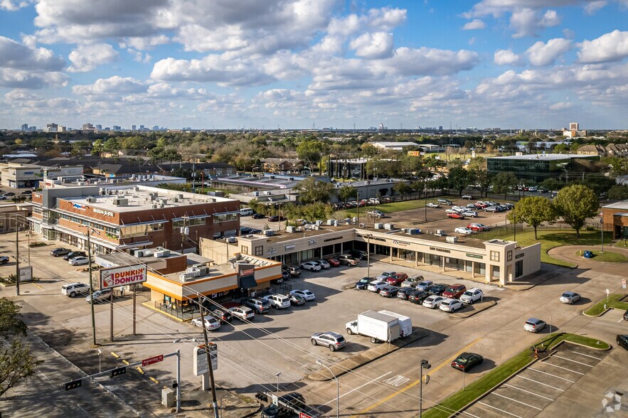 More Photos Of 5400 Bellaire Blvd, Bellaire Storefront For Lease