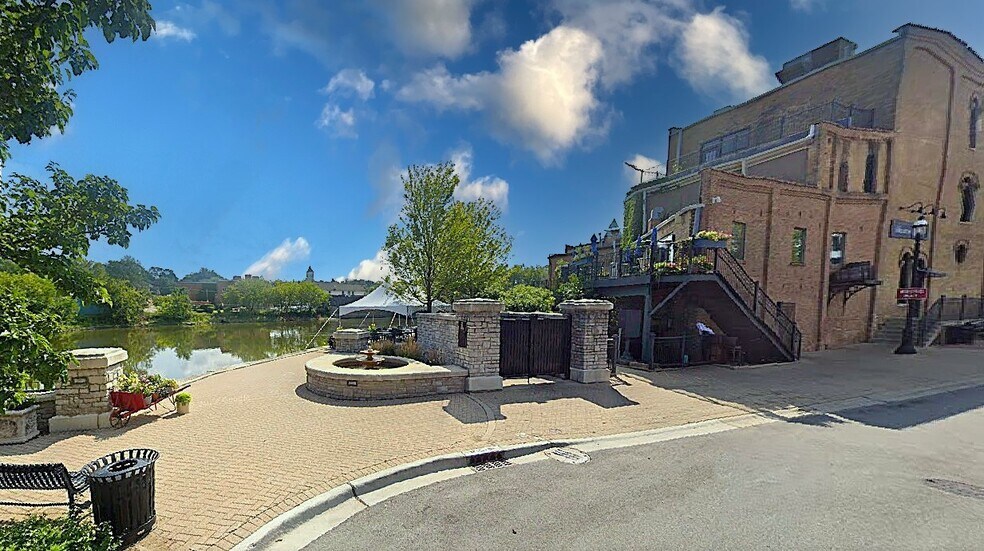 More Photos Of 98 W Main St, West Dundee Restaurant For Lease