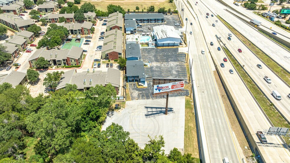 More Photos Of 1175 N Watson Rd, Arlington Hotel For Sale