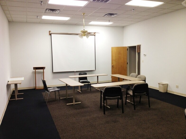 More Photos Of 17 S Chadbourne St, San Angelo Office For Lease