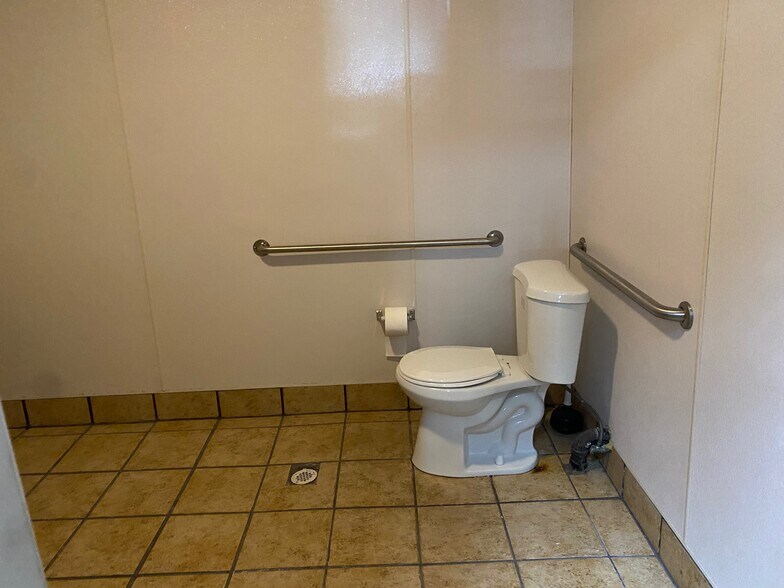 More Photos Of 116 W 6th St, Hanford Freestanding For Sale