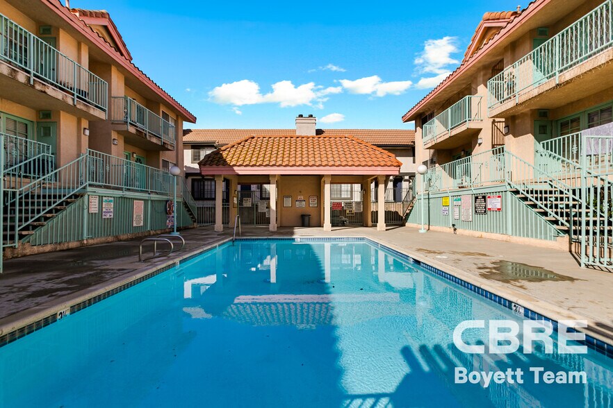 More Photos Of 18621 Saticoy St, Reseda Apartments For Sale