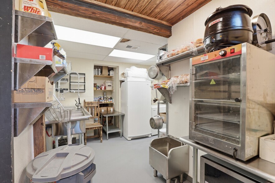 More Photos Of 112 N Chisholm Trl, Dover Restaurant For Sale