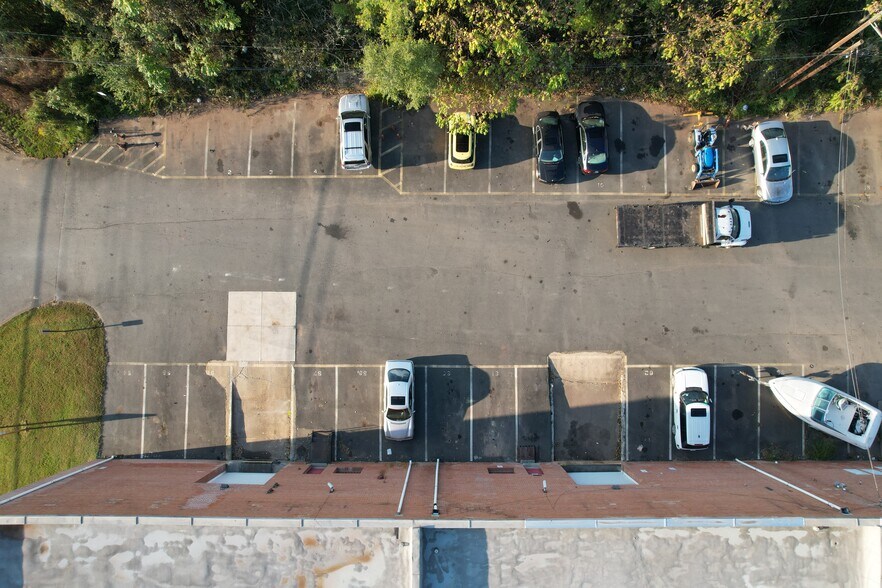 More Photos Of 9126-9166 Euclid Ave, Manassas Warehouse For Lease