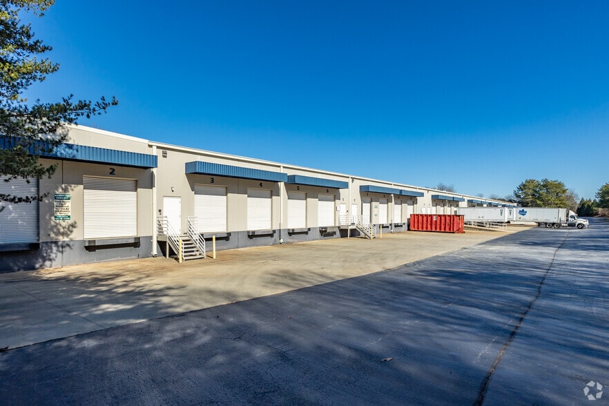 More Photos Of 4777 Aviation Pky, Atlanta Distribution For Lease