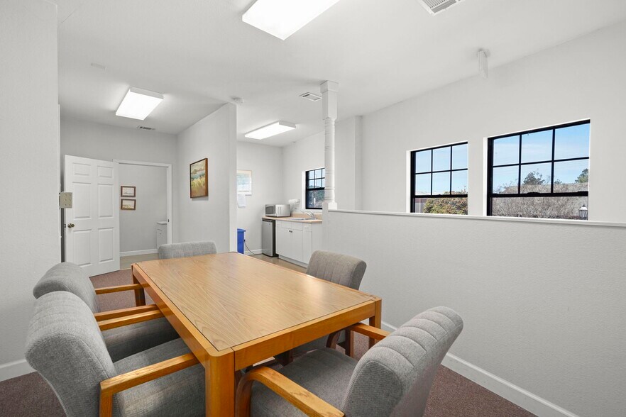More Photos Of 411-413 Ferry St, Martinez Storefront Retail Office For Sale