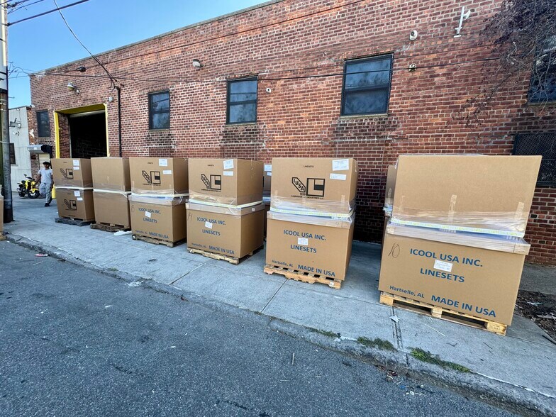 More Photos Of 1034 Linwood St, Brooklyn Warehouse For Lease