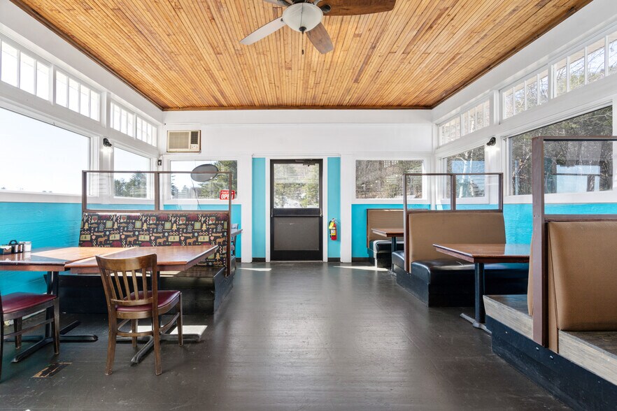 More Photos Of 13 Park Ave, Hadley Restaurant For Sale